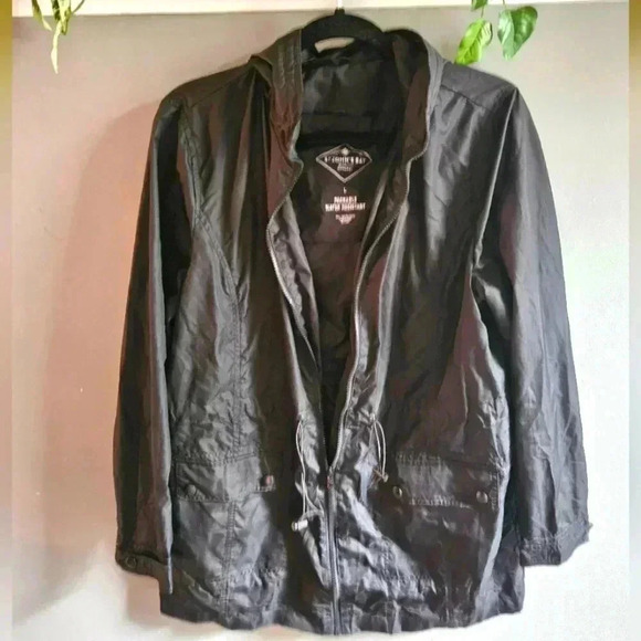 St. John's Bay Packable Water Resistant Lightweight Windbreaker Hooded Jacket L - Picture 1 of 3